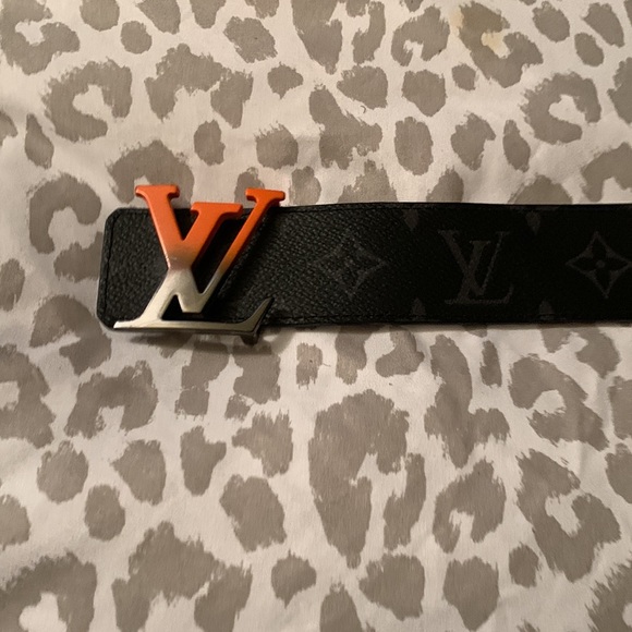 Louis Vuitton - Picture 2 of 4